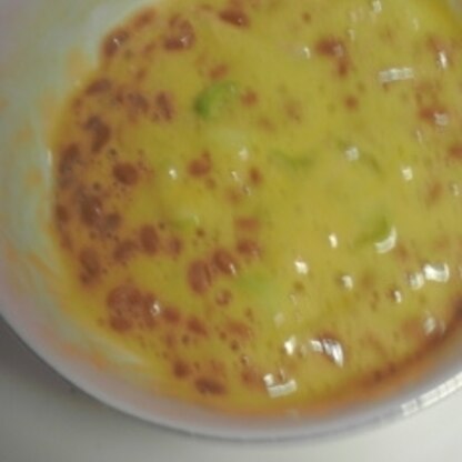 今日は卵黄だけ入れました♪主人の朝ご飯に作ったのですが　ご飯に納豆かけてる写真でなくてスイマセン。